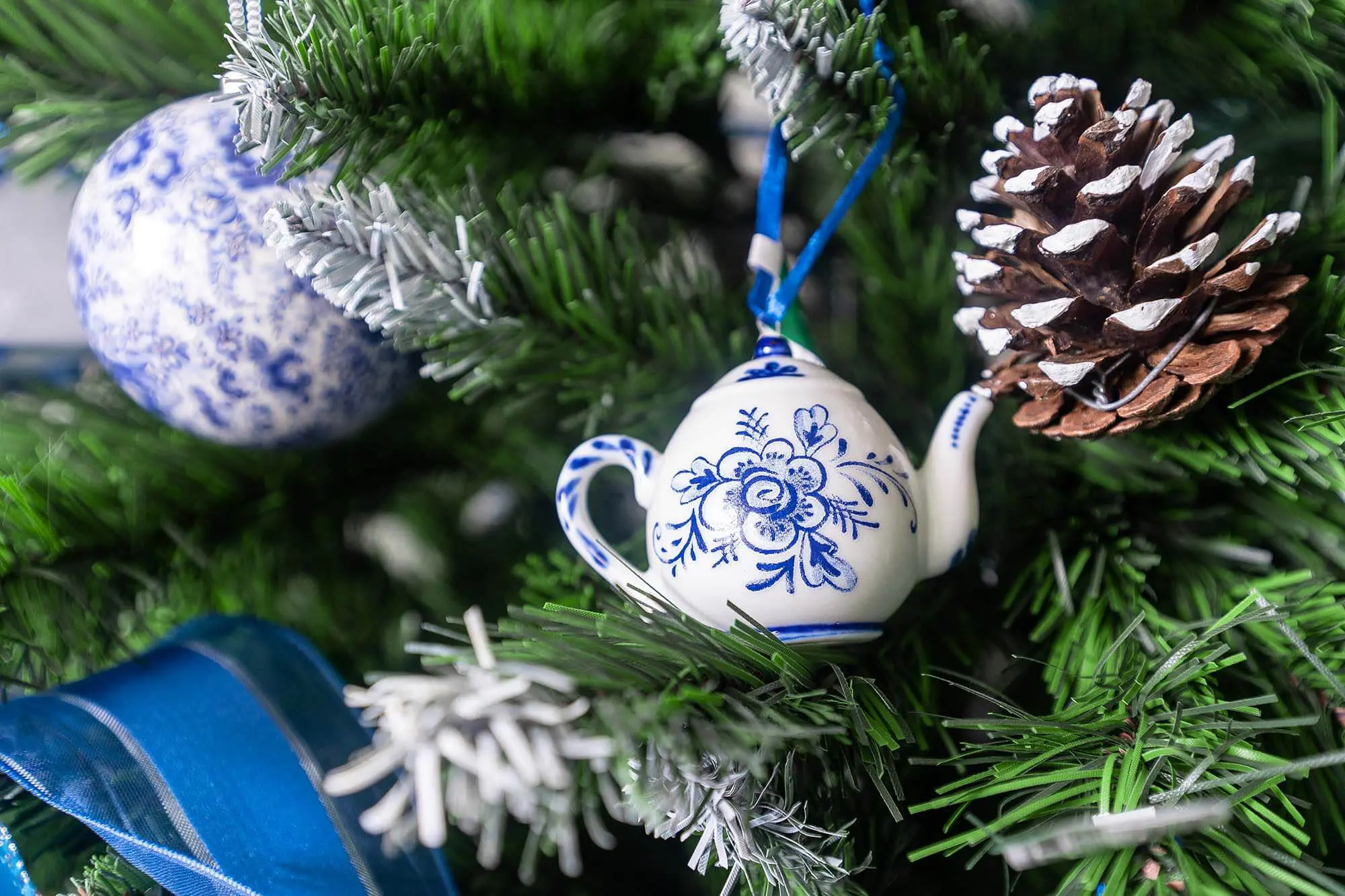 Kurt Adler Delft Blue Teapot Set of 3