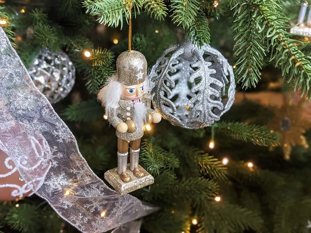 Silver Feather 10cm Shatterproof Ornament – Set of 2