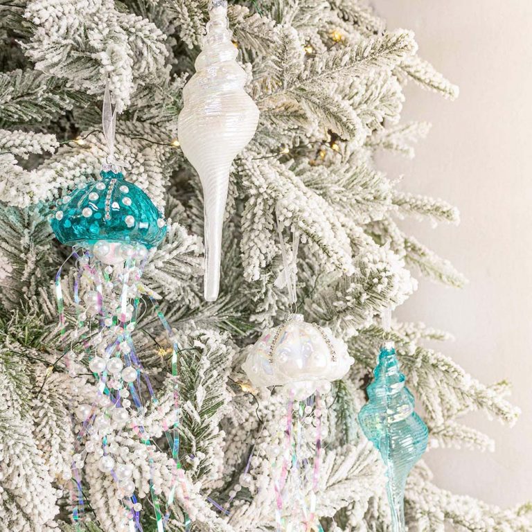 Glass Coastal Theme with Jellyfish and Seashell Ornaments – Set of 4