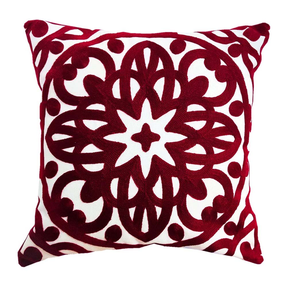 Vỏ gối trang trí thêu hoạ tiết Mandala màu đỏ burgundy