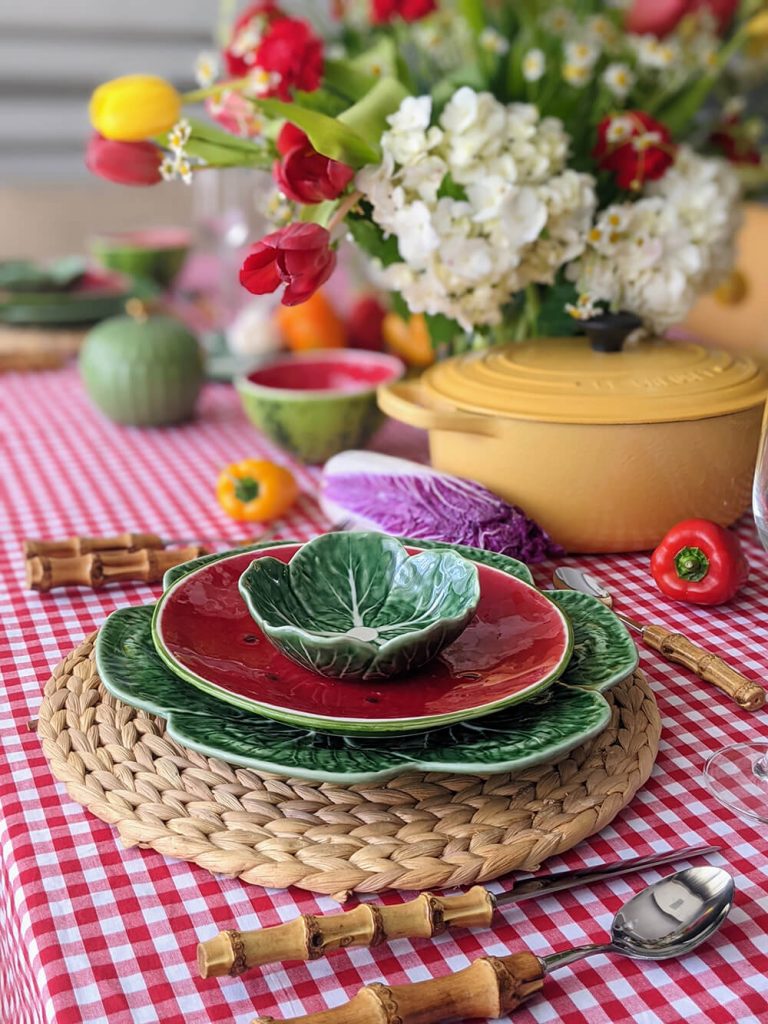 Round Water Hyacinth Placemats with Bordallo Pinheiro Tableware