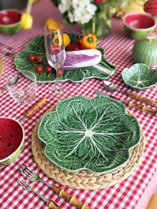Bordallo Pinheiro dĩa bắp cải xanh trên bàn tiệc La Maison Chouette