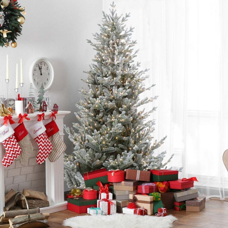 Flocked Bliss Prelit Full PE 210cm Christmas Tree for European and American Market