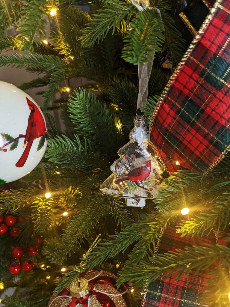 Clear Glass Christmas Tree with Red Cardinal Bird Ornament – Set of 4