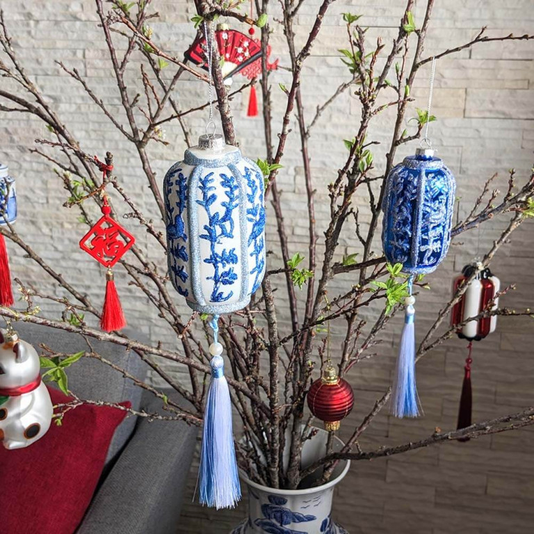 Set of 2 Glitter Blue White Lanterns with Tassels