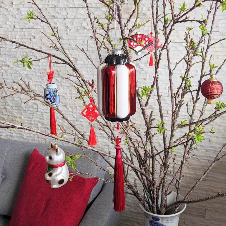 La Maison Chouette Red/White Glass Lantern with Tassel Ornament