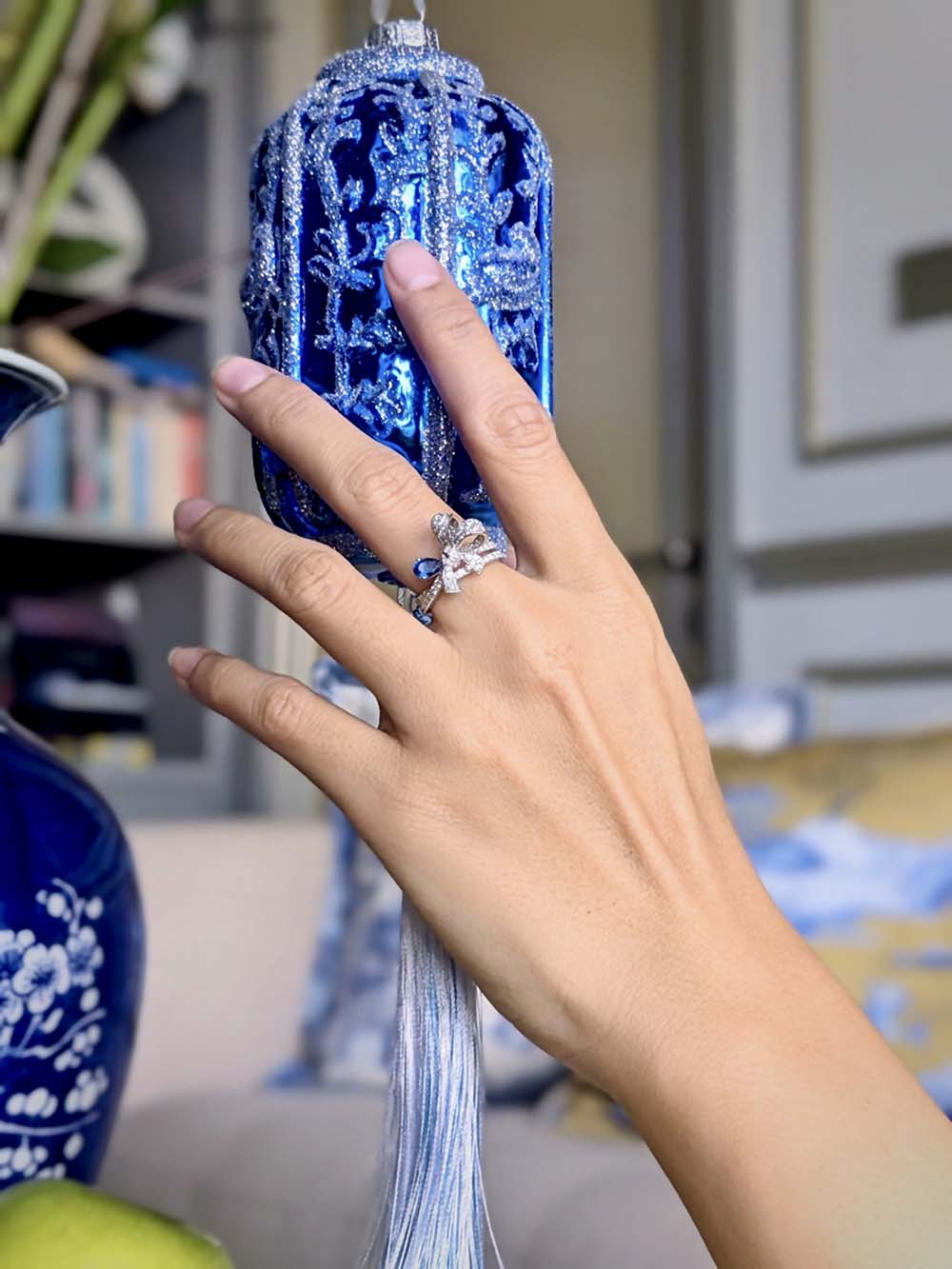 Nhẫn Nơ Kim Cương Thiên Nhiên & Sapphire Xanh – Hiệu Leman Jewelry