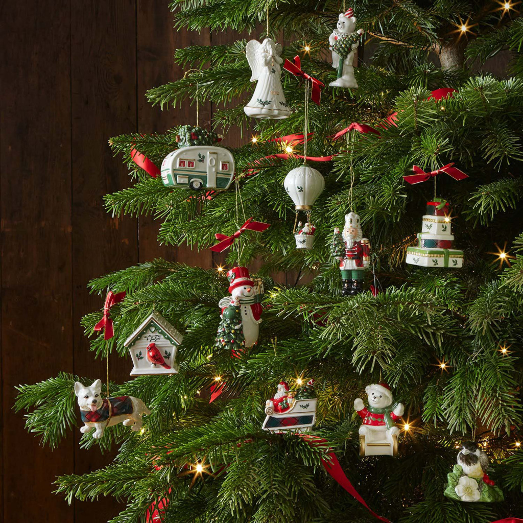 Spode Santa with Christmas Tree in Sleigh Ornament