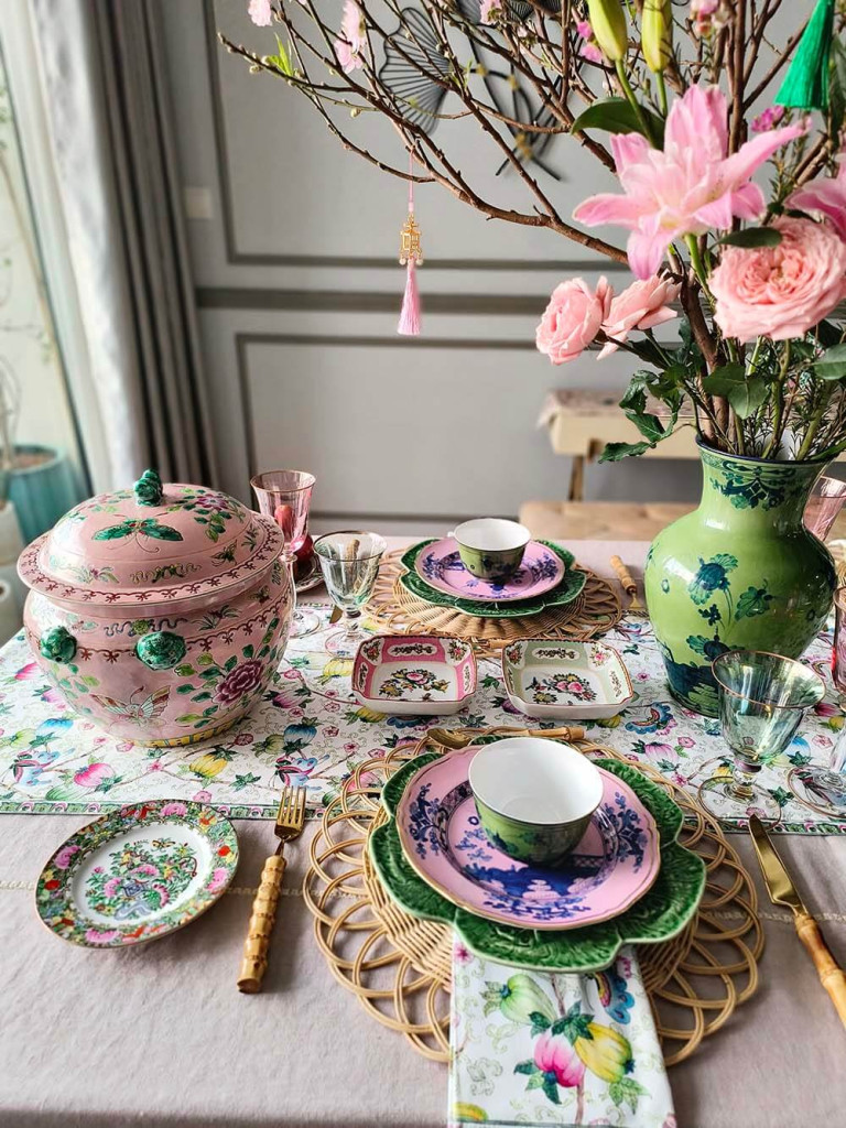 Famille Rose Banquet
