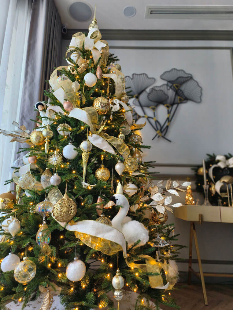 Swan Lake Christmas Decor Theme