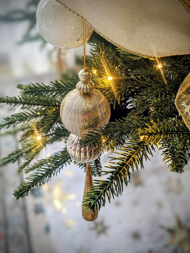 Swan Lake Christmas Decor Theme