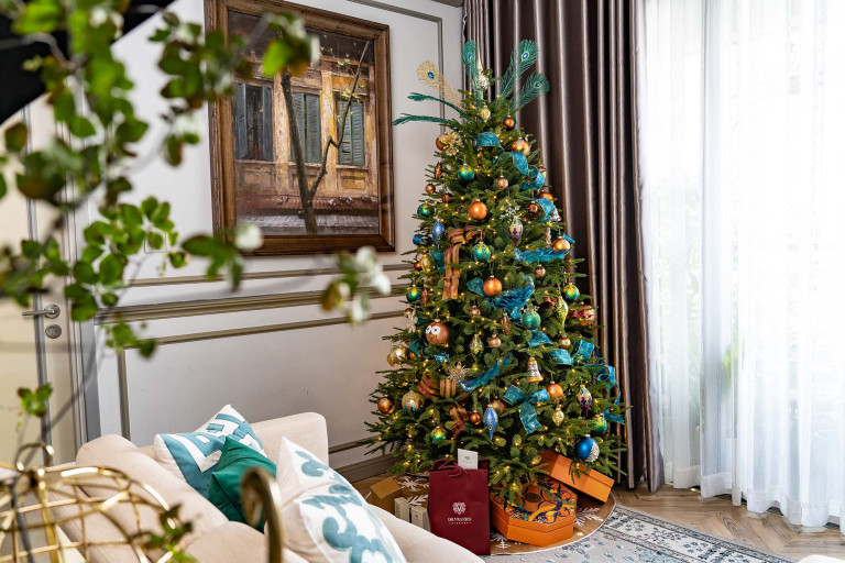 Pavo Christmas Decor Theme