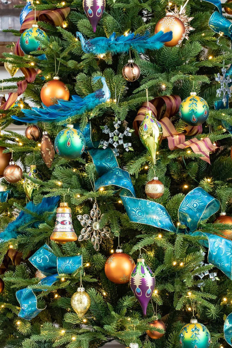Pavo Christmas Decor Theme