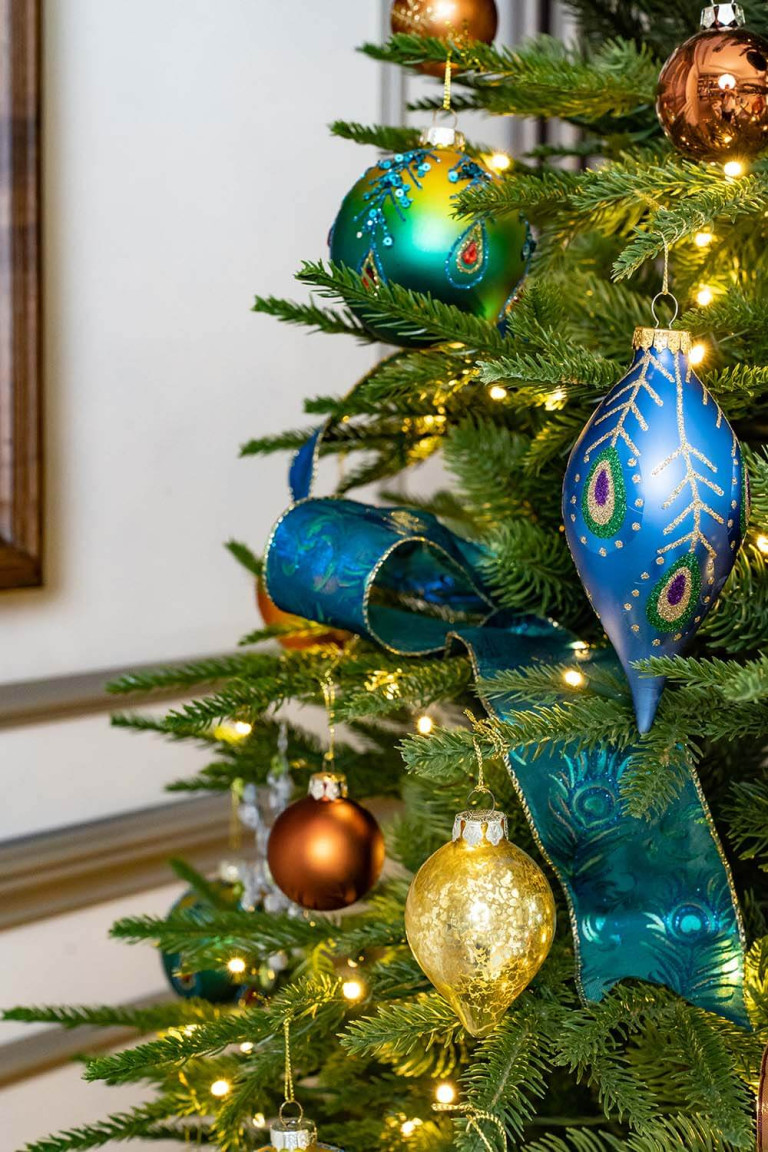 Pavo Christmas Decor Theme