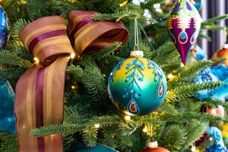 Pavo Christmas Decor Theme