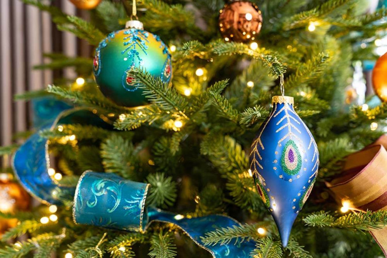 Pavo Christmas Decor Theme