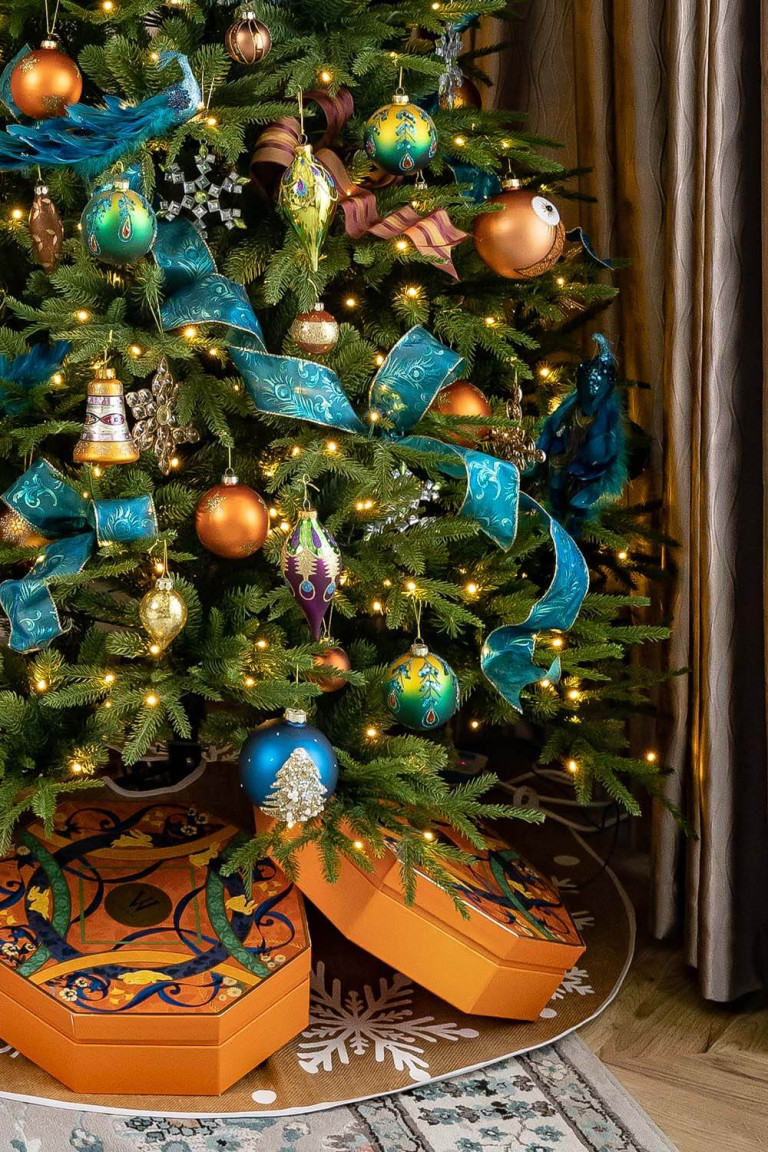 Pavo Christmas Decor Theme