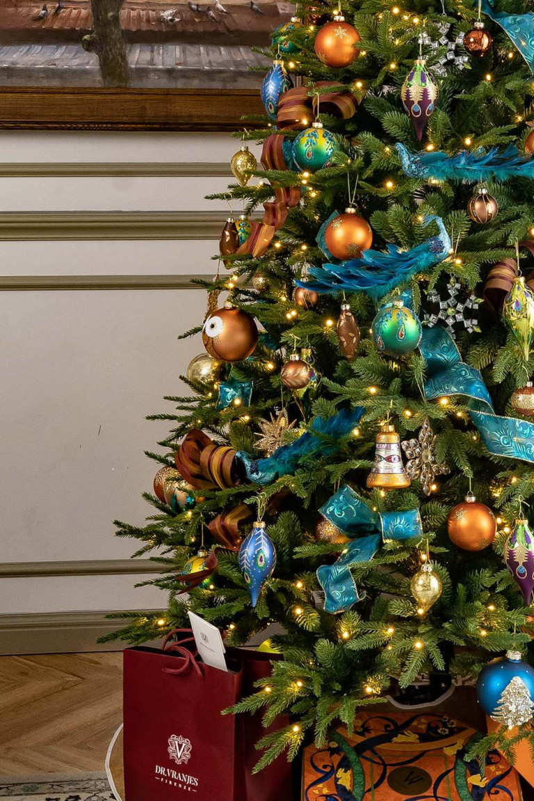 Pavo Christmas Decor Theme