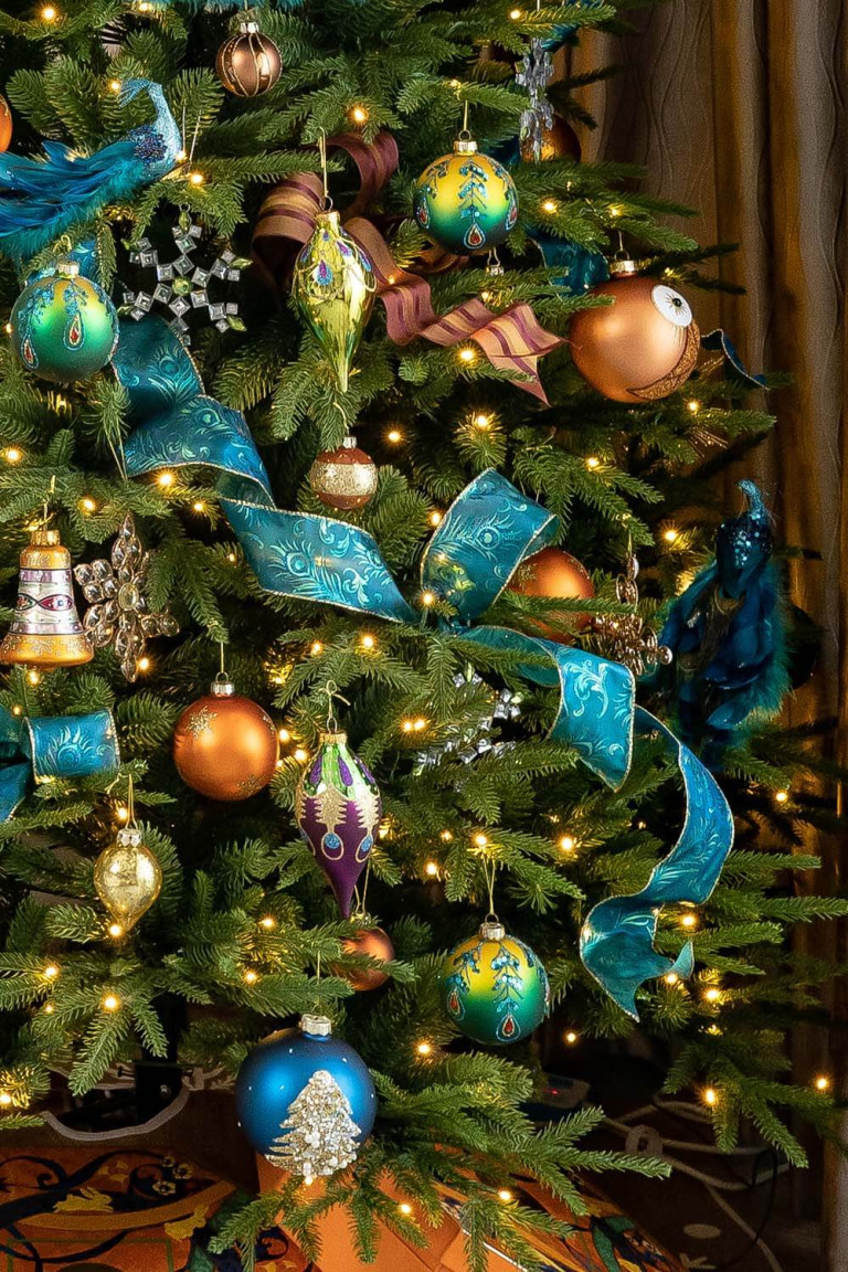 Pavo Christmas Decor Theme