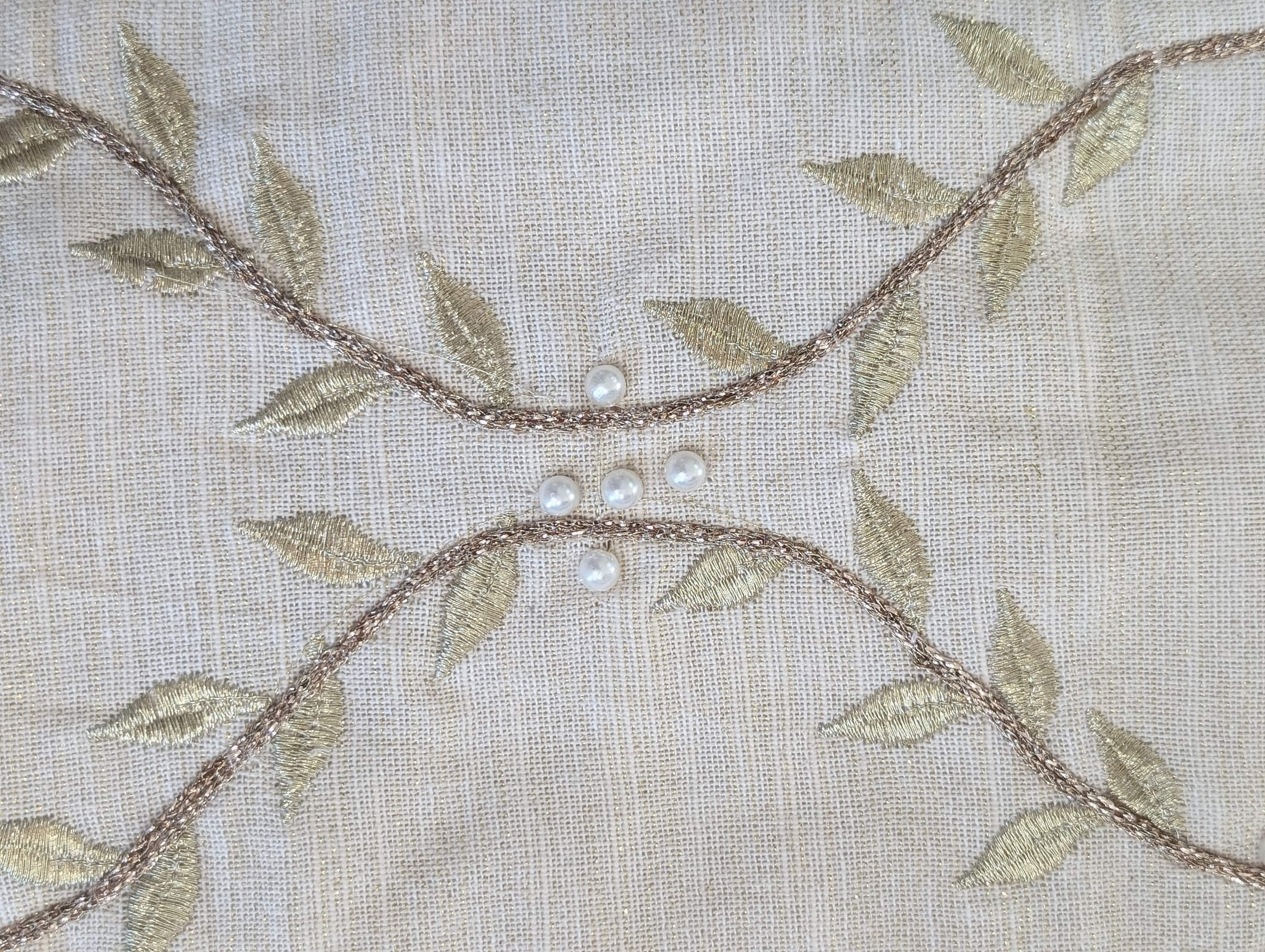 Tbrn Tahari Bdedvineleaf B Tbrn Tahari Bdedvineleaf B