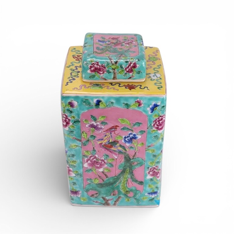 Vase Famrose Squarelid B Vase Famrose Squarelid B